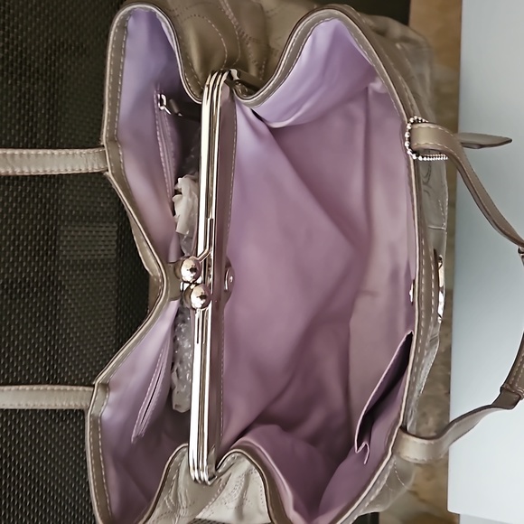 Coach Monogram Patent leather Tote Bag - Picture 5 of 11